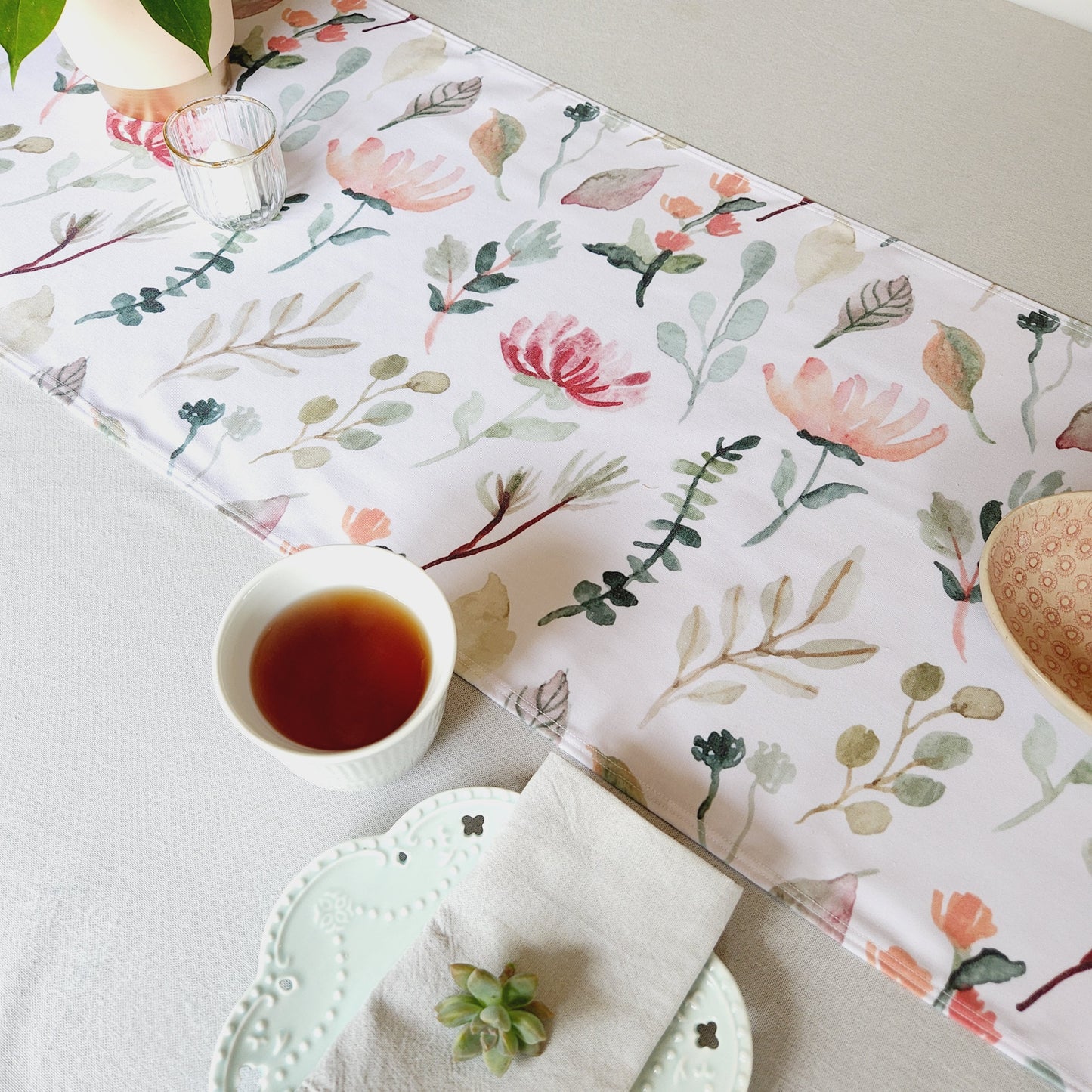 Cotton Twill Table Runner 'Pink Flowers'