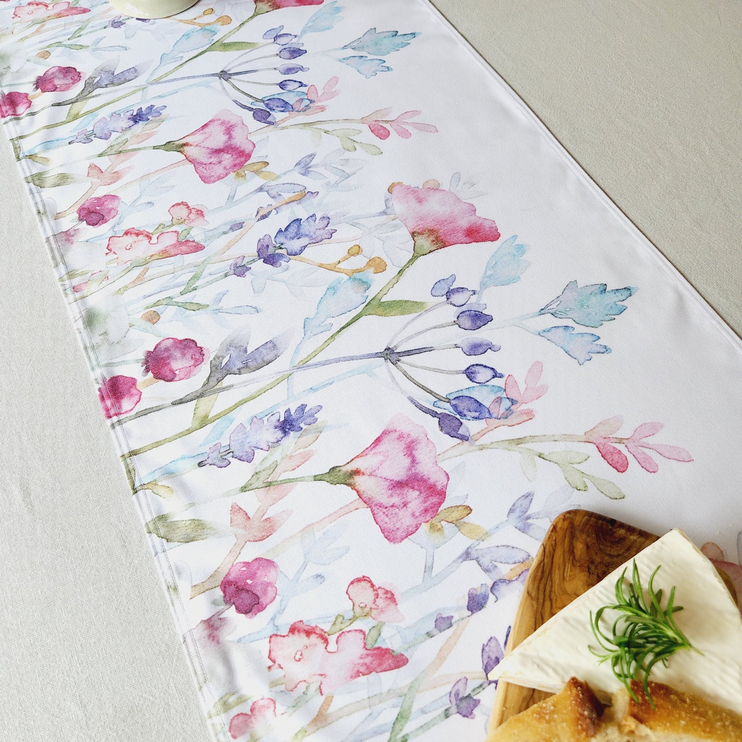 Cotton Twill Table Runner 'Willd Flowers'