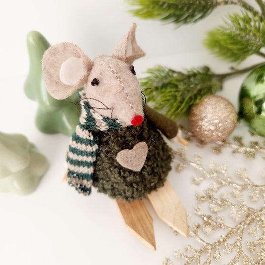 Small Skiing Mouse