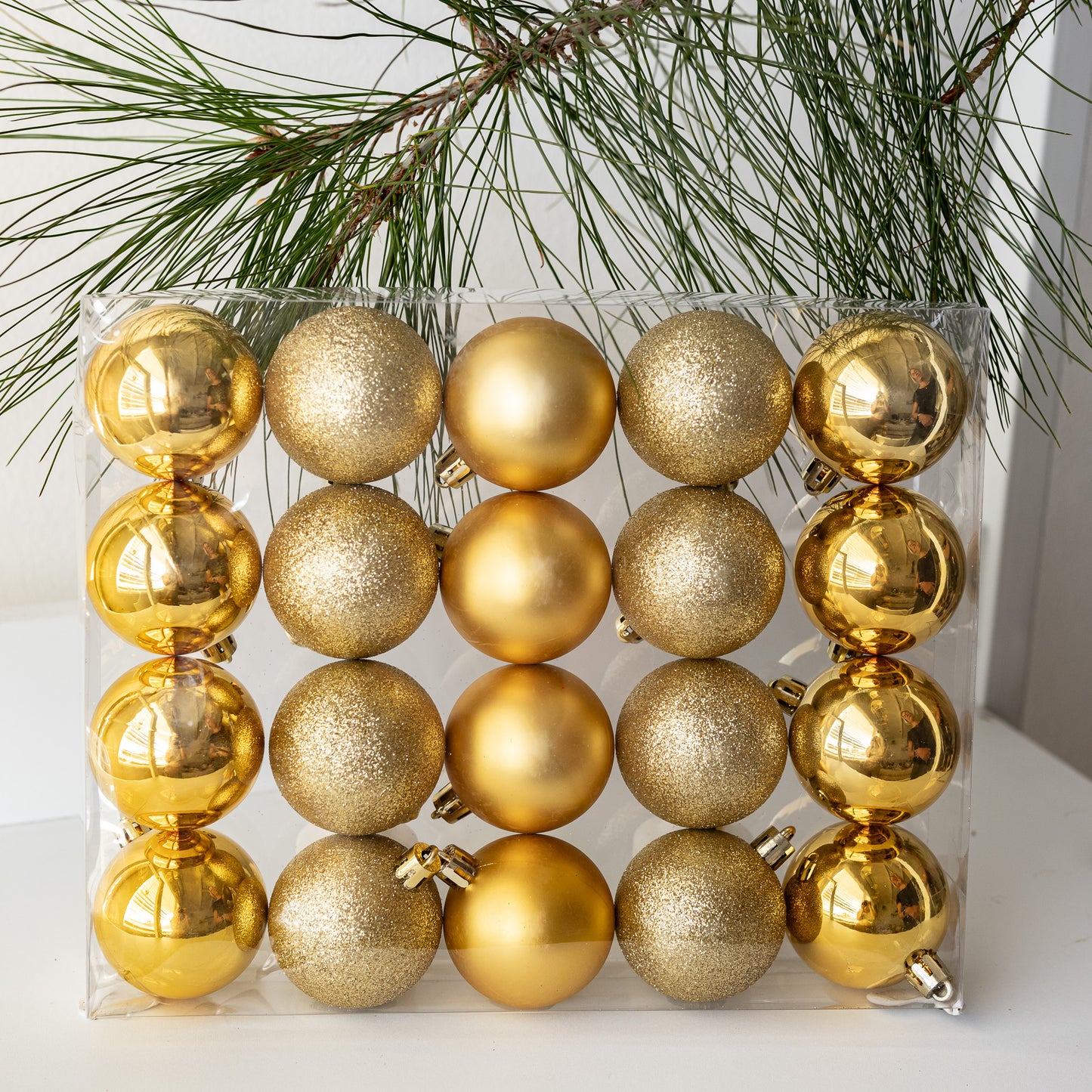 Gold Baubles - 20 pcs