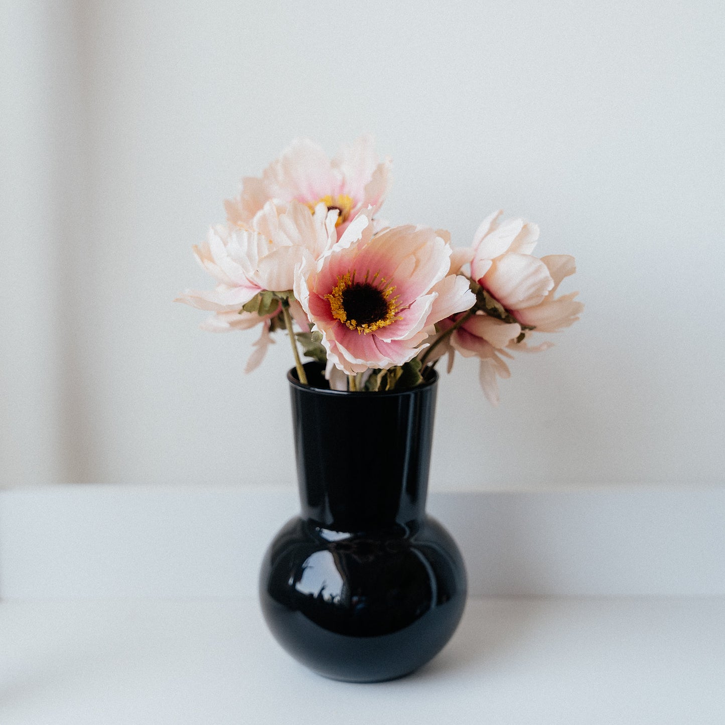 Round Glass Vase 8 x 17cm - Black