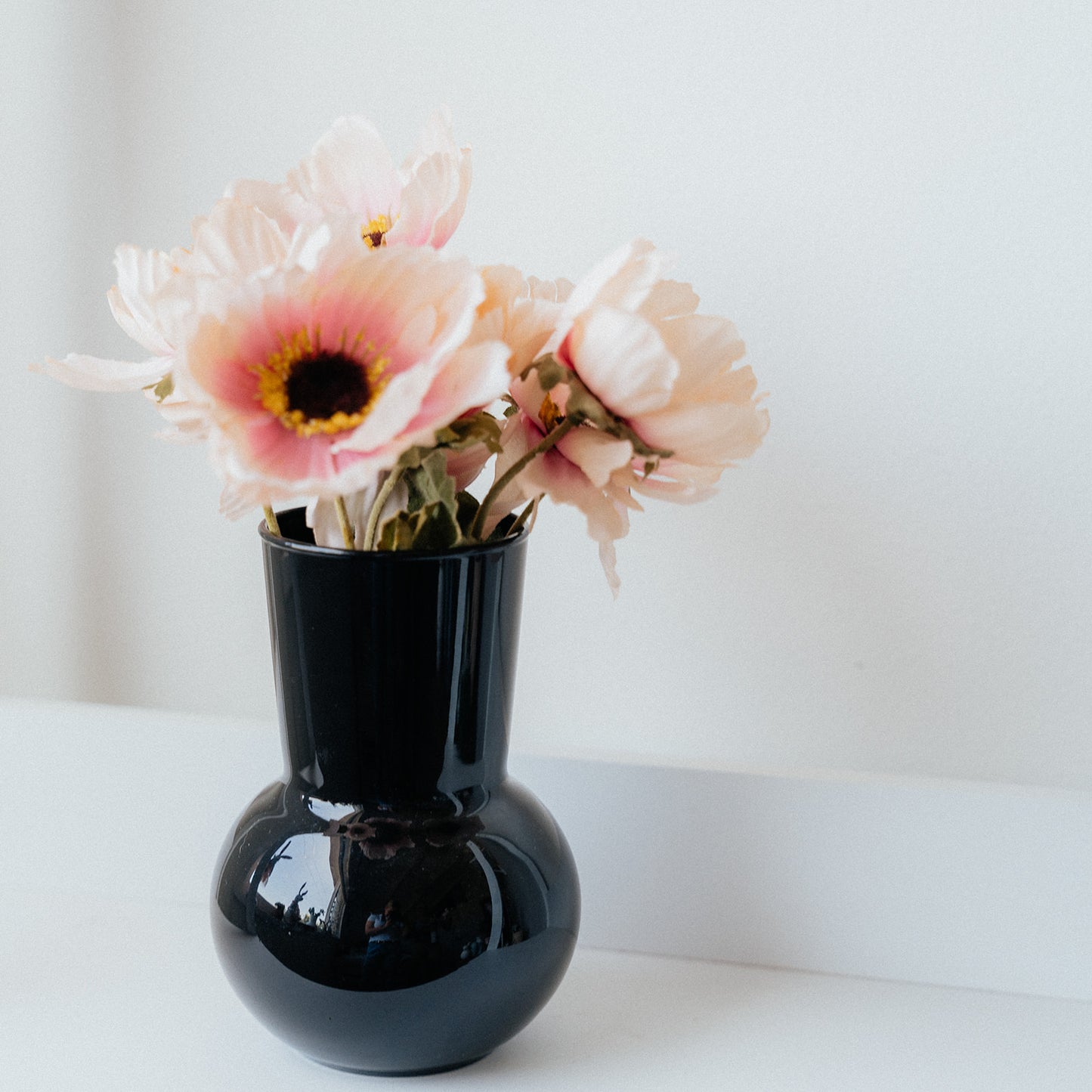 Round Glass Vase 8 x 17cm - Black