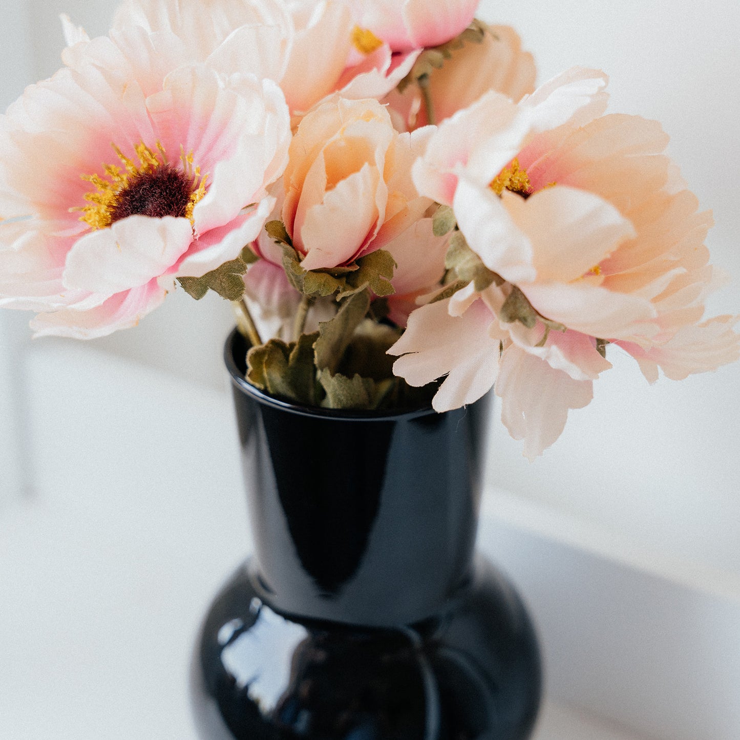 Round Glass Vase 8 x 17cm - Black