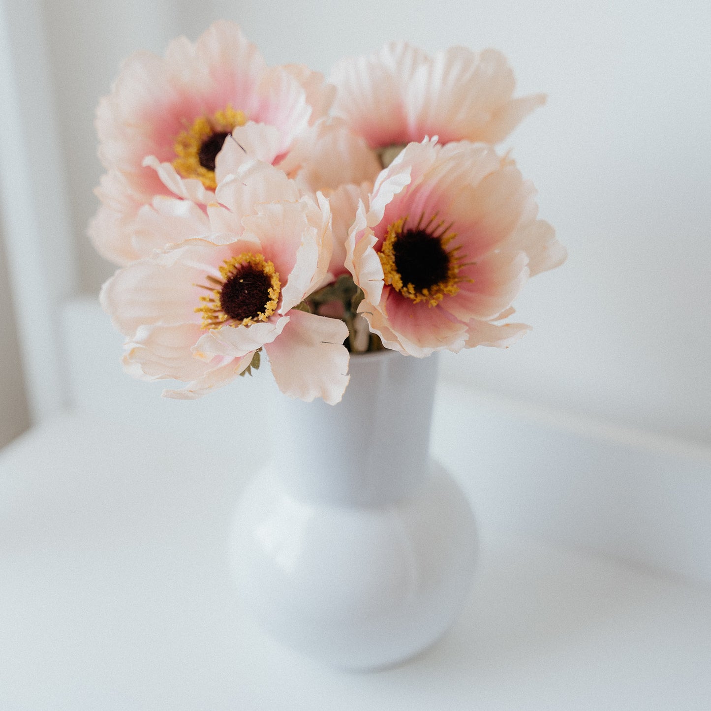 Round Glass Vase 8 x 17cm - White