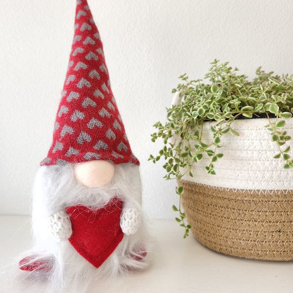 Red Heart Gnome 25cm - Wholesale