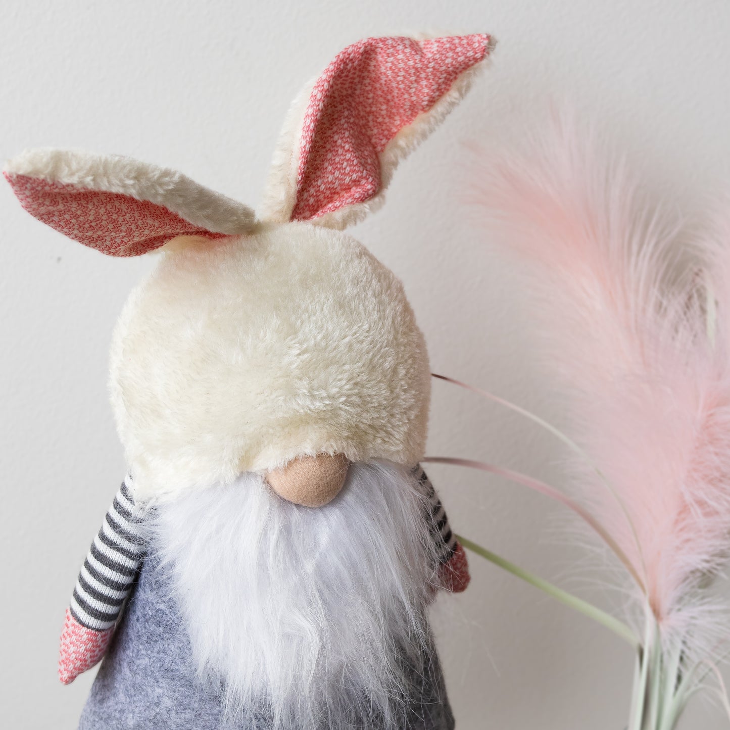 Bunny Gnome with extendable legs - GREY